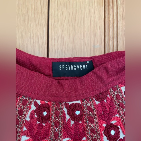 Sabyasachi lehenga worn by Bollywood actress - Picture 6 of 7